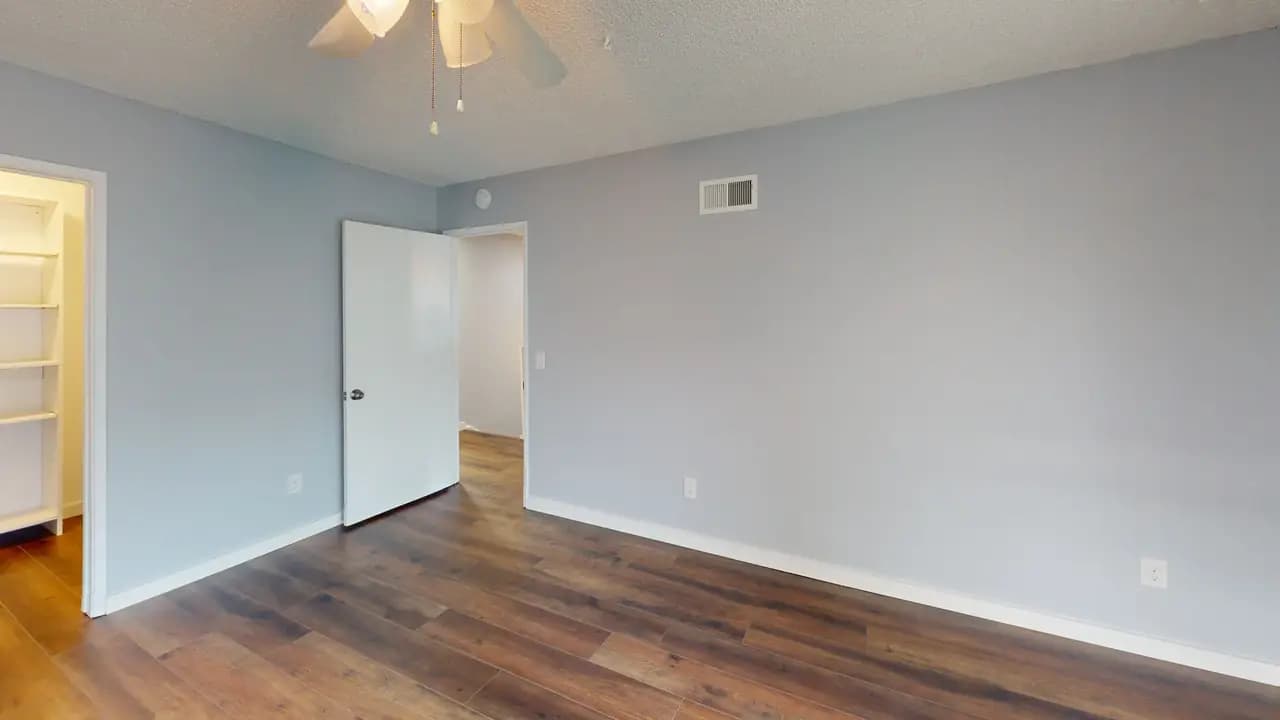 1229 Marina Cir, photo 1