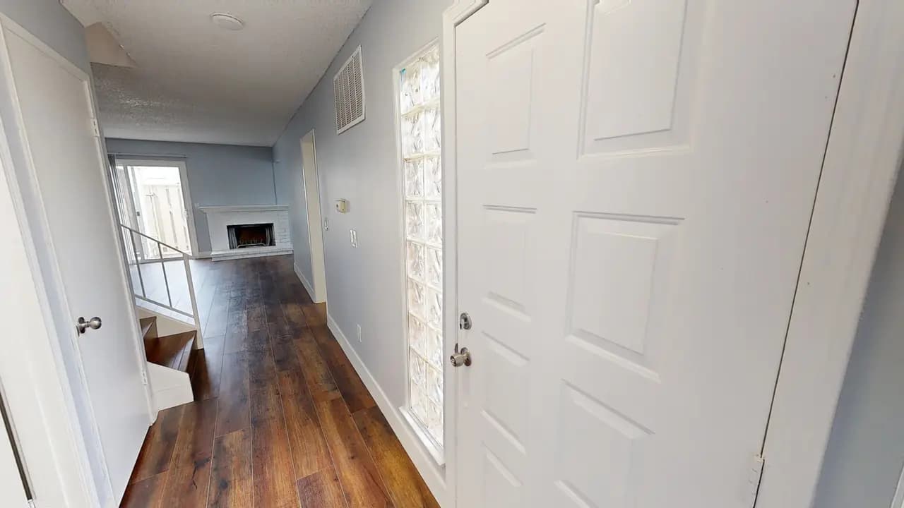 1229 Marina Cir, photo 2