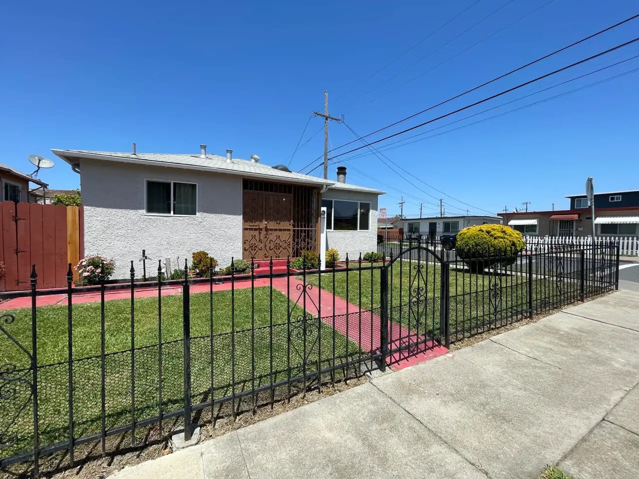 2029 Sutter Ave, photo 1