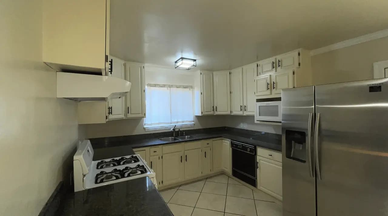 2029 Sutter Ave, photo 2