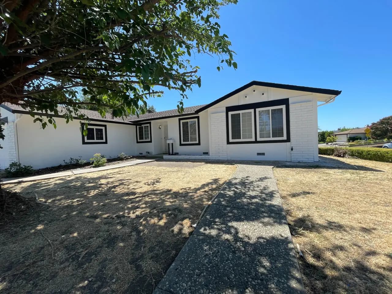 4098 Sandra Cir, photo 2
