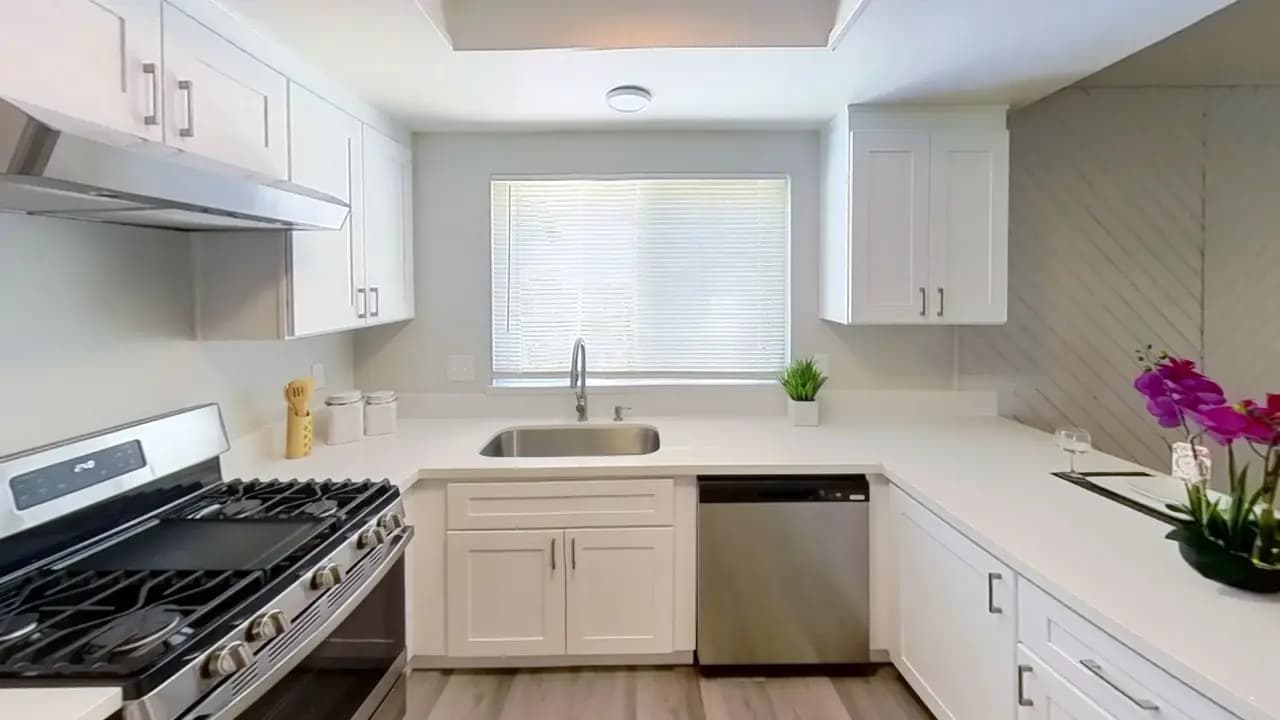 4098 Sandra Cir, photo 3