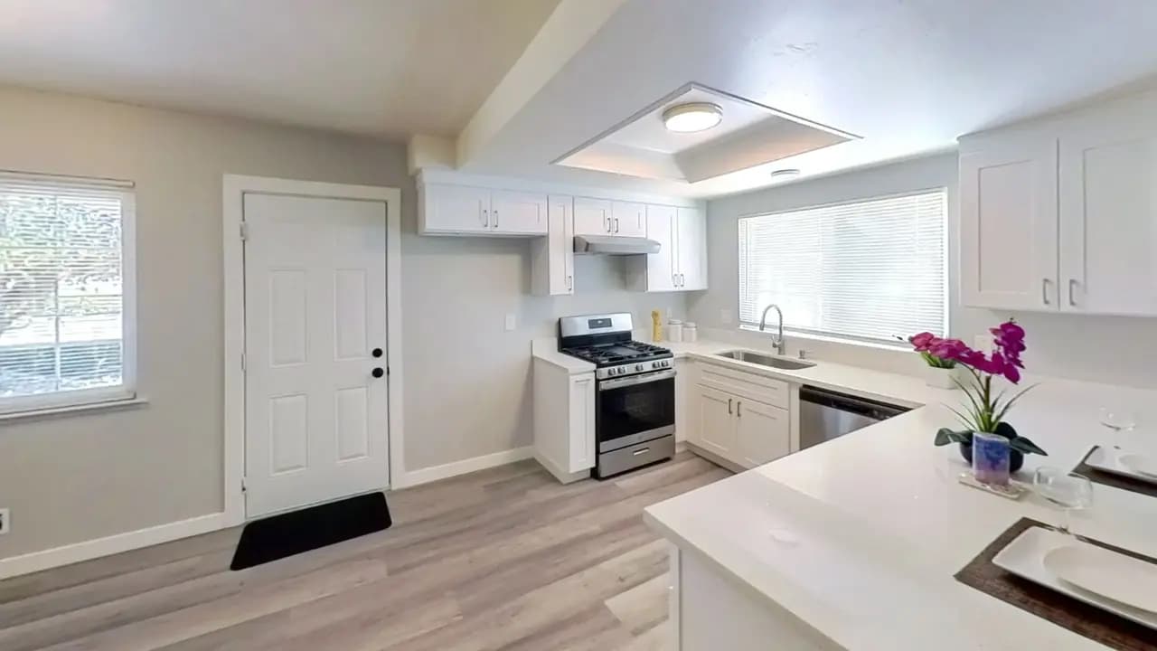 4098 Sandra Cir, photo 4