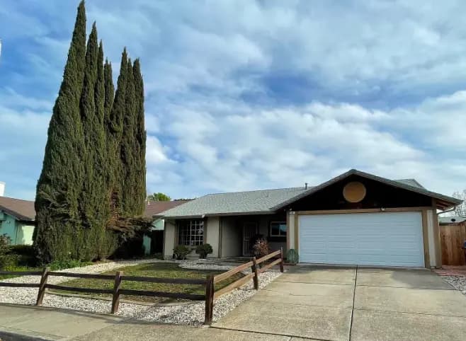 490 Kim Street, photo 1