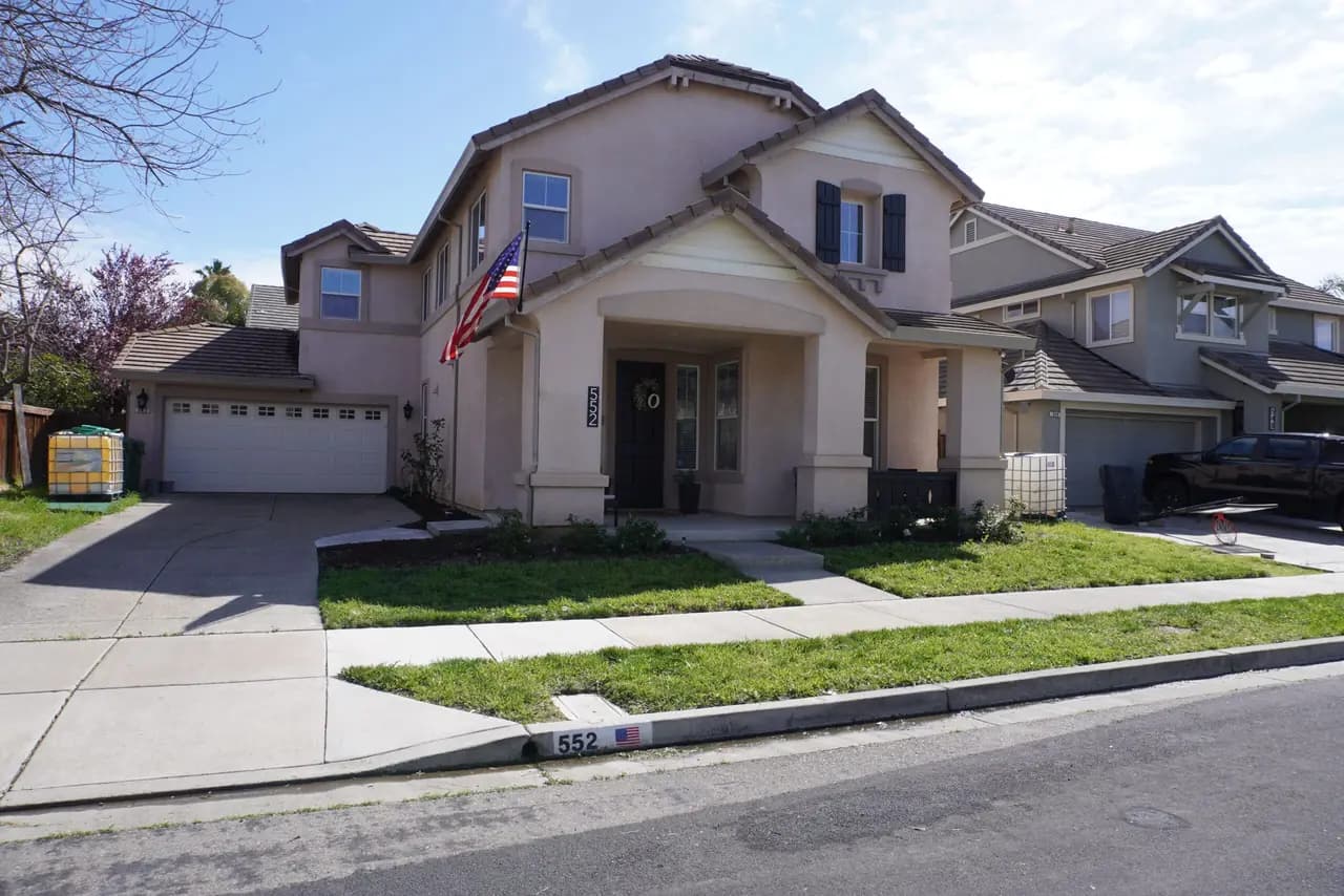 552 Young Dr, photo 1