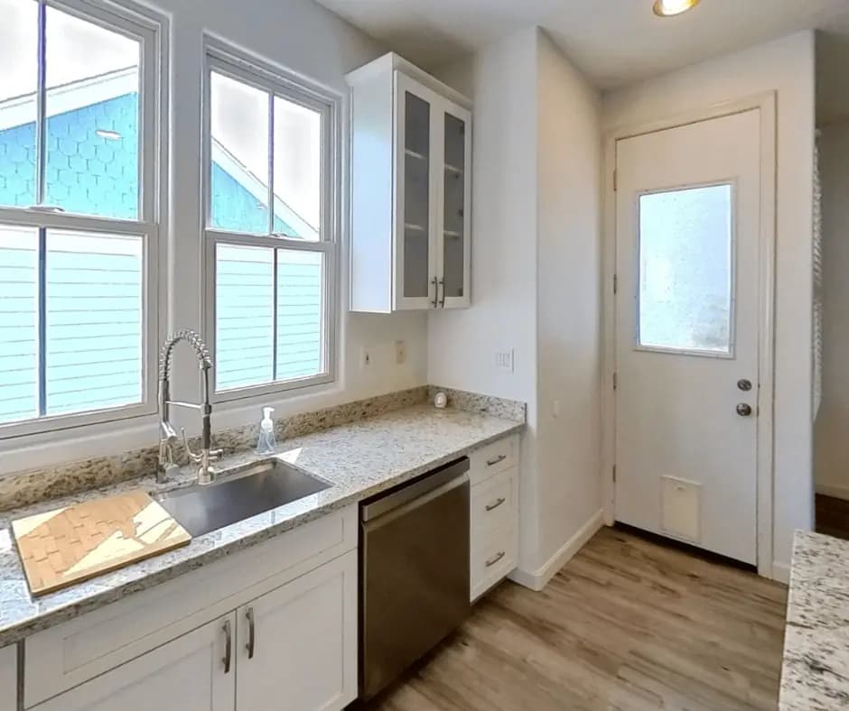 2087 Railroad Ave, photo 1