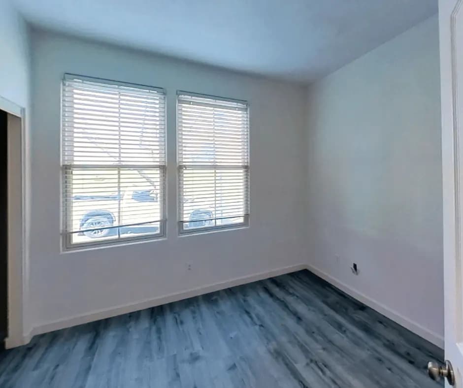2087 Railroad Ave, photo 4