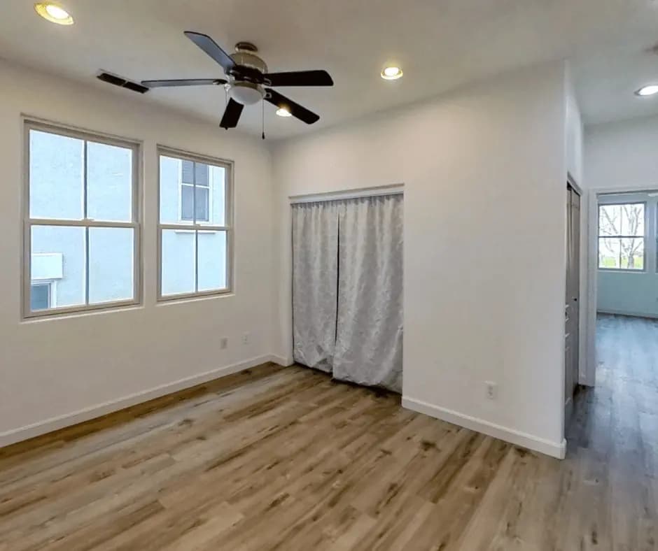 2087 Railroad Ave, photo 5