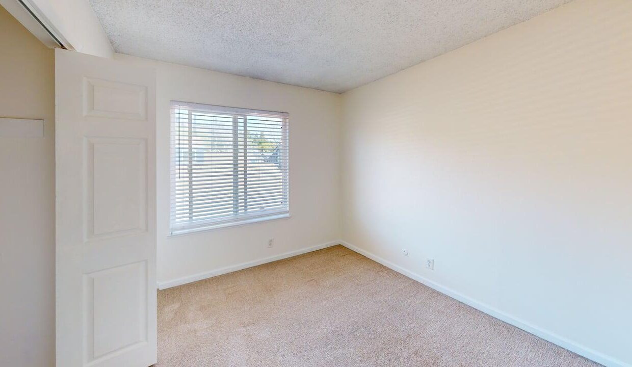 26-El-Capitan-Ln-Bedroom 1