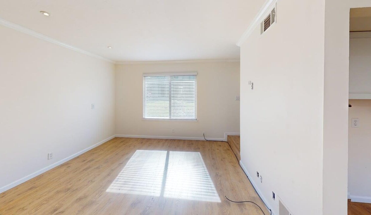 26-El-Capitan-Ln-Living-Room